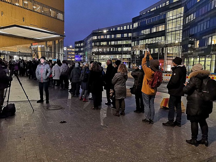 В день открытия публичной библиотеки Oodi выстроились огромные очереди еще с ночи (Хельсинки, Финляндия). | Фото: gorod-812.ru.