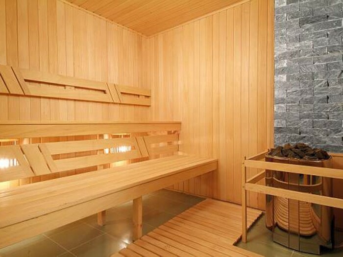 При отделке внутреннего пространства нельзя использовать древесину сосны и ели. | Фото: dom-expert.by.