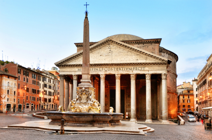 Римский Пантеон — архитектурный шедевр античности, одна из значимых достопримечательностей мира. | Фото: planetofhotels.com.