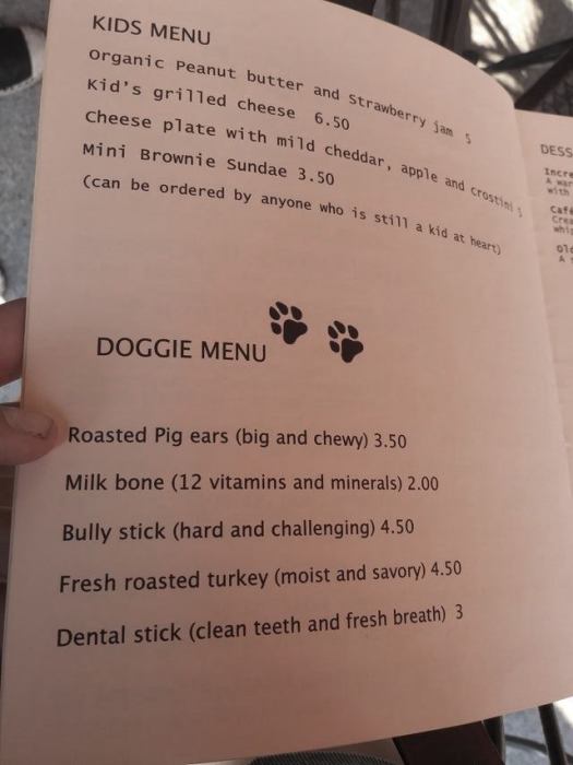 В некоторых ресторанах в меню для посетителей есть раздел «dog menu» (собачье меню). | Фото: reddit.com. 