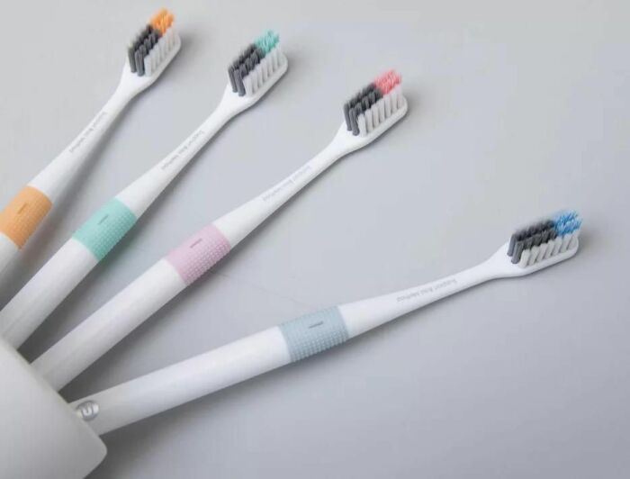 Ну сколько уже можно пренебрегать важным требованием к замене зубных щеток?! / Фото: 777555.by