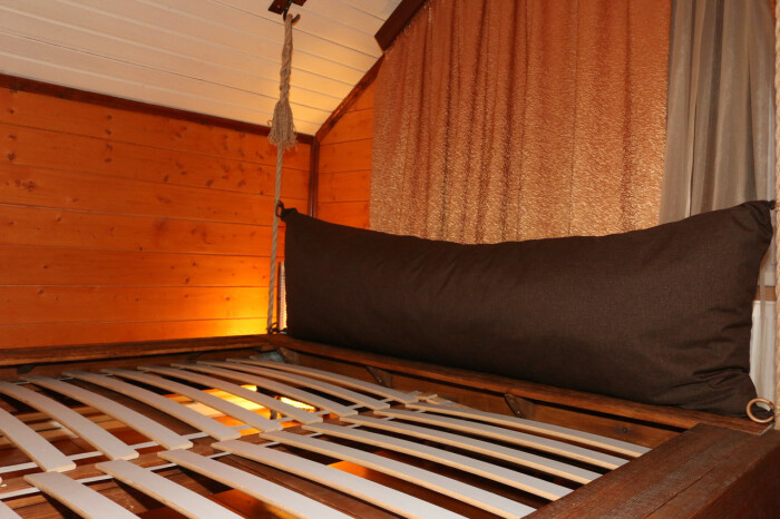 Подвесная кровать. / Фото: na-dache.pro