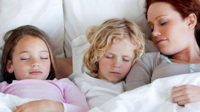 Спящие дети - отрада мамы. / Фото: sm-news.ru