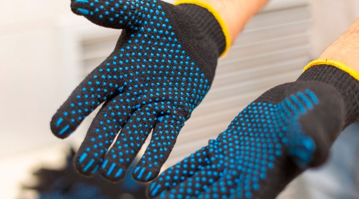 Резиновые перчатки. / Фото: lpack-spb.ru