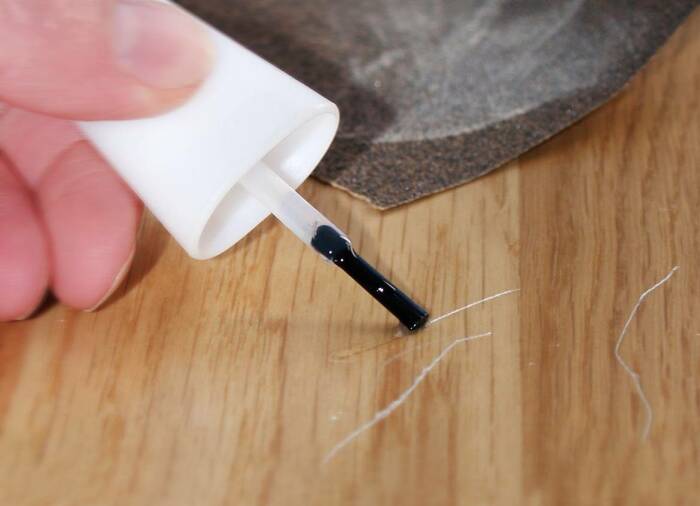 Это правда работает! Лак для ногтей идеально подойдёт для того, чтобы «законсервировать» глубокую царапину! / Фото: desmassive.ru