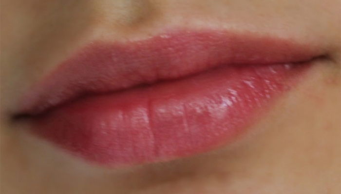 Да ведь это просто губы без косметики! (на самом деле нет)  / Фото: ladiesproject.ru