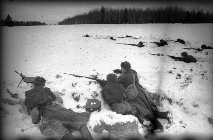 Вот кто мог заболеть от мокрых ног. Но не мы. Фото 1941 года. / Фото: russiainphoto.ru