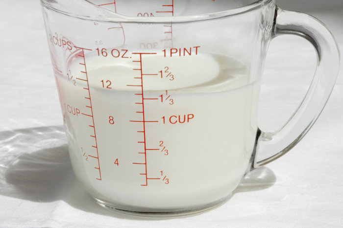 Пинта молока. / Фото: how-many-ounces-in-a-pound.com