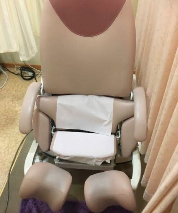 Умное гинекологическое кресло в Японии. / Фото: reddit.com