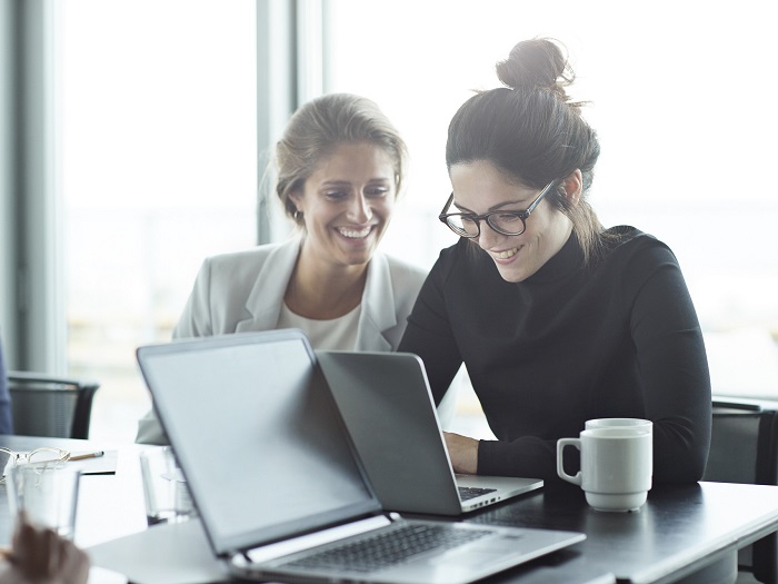 Посмотри, как всегда, у тебя же лучше получается! / Фото: marieclaire.ru