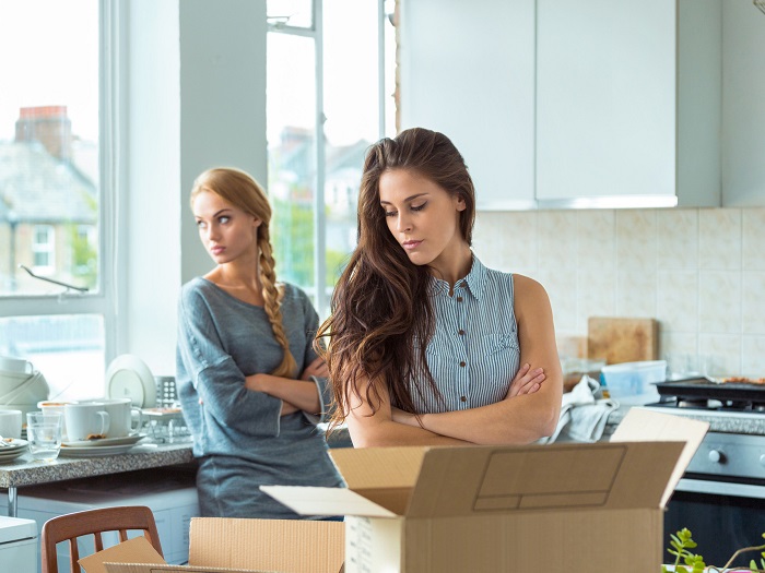 Скрытность рушит любые отношения. / Фото: marieclaire.ru