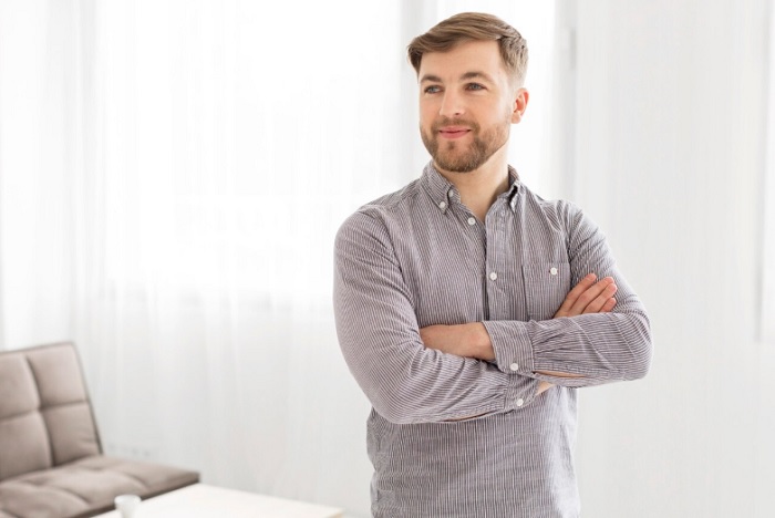 Пресловутая закрытая поза.