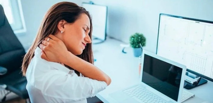 Синдром текстовой шеи может приводить к раннему остеопорозу шейного отдела. Синдром текстовой шеи может приводить к раннему остеопорозу шейного отдела.