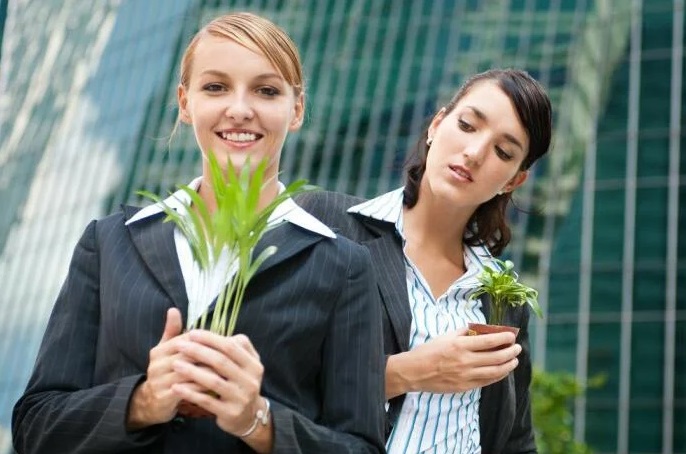 Всё и все вокруг кажутся ярче.