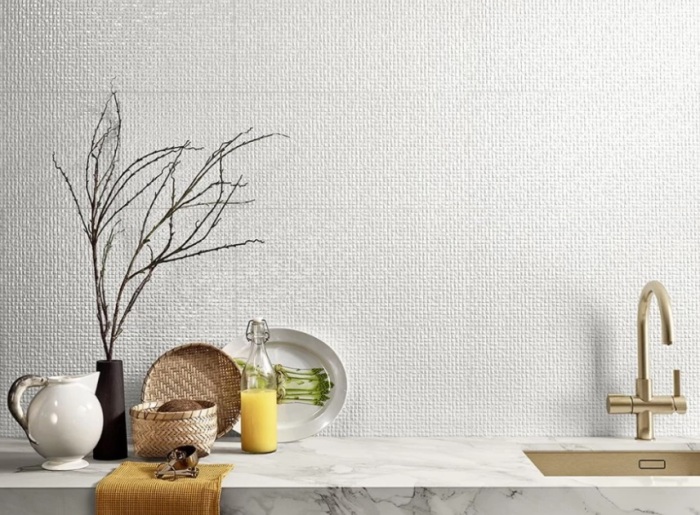 Стеновые панели для кухни помогут скрыть любые изъяны ремонта. На фото - 3D-панель. / Фото: salon.ru
