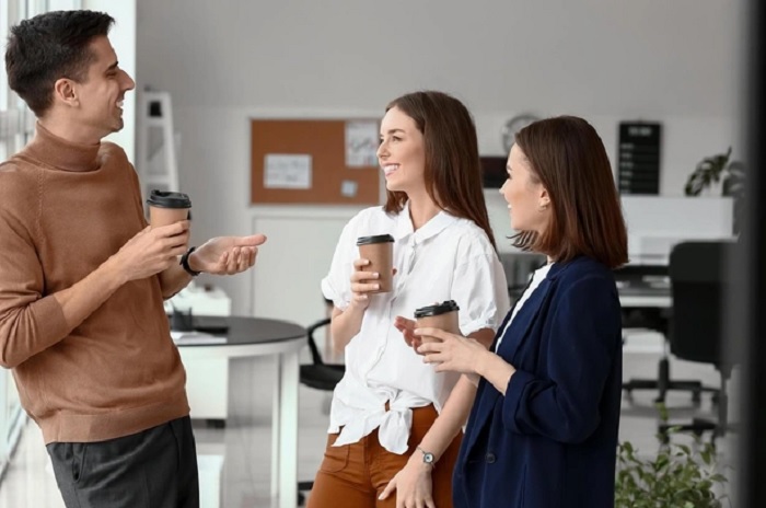 Беседа с коллегами.