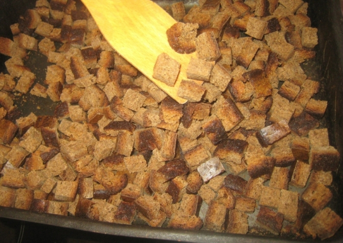 Мы скажем больше: даже плесень на чёрством хлебе обезвредится в духовке. / Фото: povar.ru
