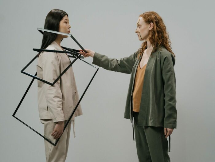 Нарушение личных границ.