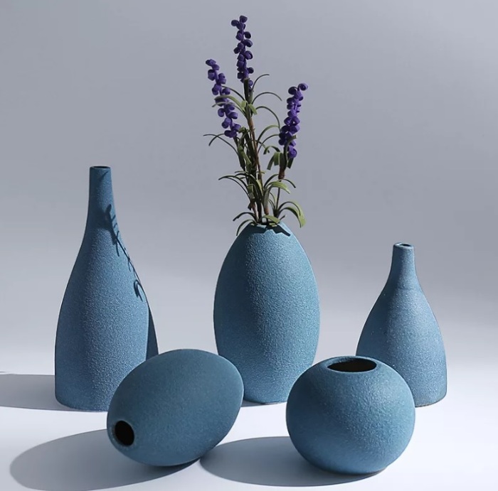 Если вы не хотите, чтобы ваза пустовала, можно заказать искусственные цветы из шелка или китайской бумаги / Фото: aliexpress.com