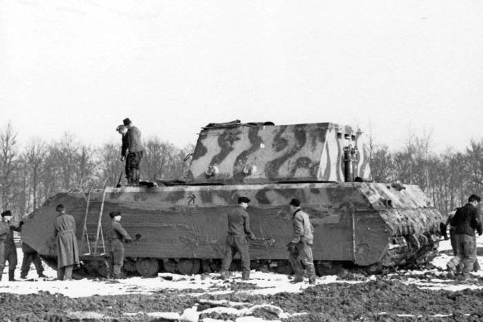 Сверхтяжелый танк Panzerkampfwagen VIII «Maus». | Фото: Военное обозрение.