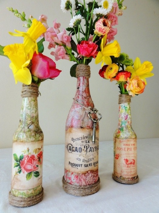 Стеклянные вазы для живых и искусственных цветов. / Фото: colors.life