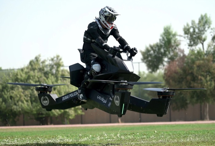 Стартап Hoversurf создал летающий мотоцикл. | Фото: timeoutdubai.com