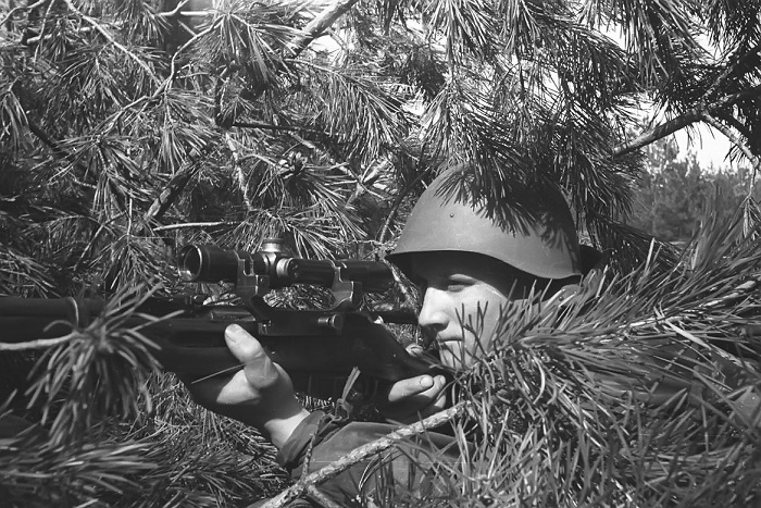 Маскировка для снайпера - важная составляющая его боевых задач. /Фото: waralbum.ru