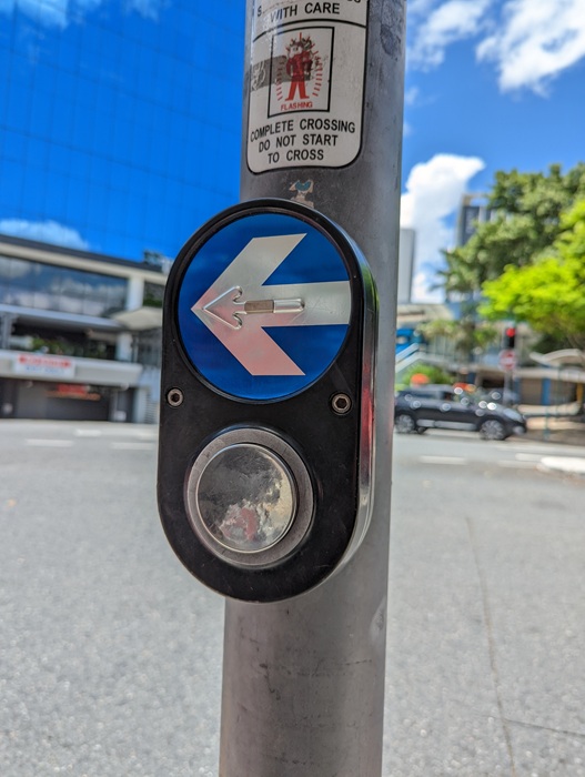 В Австралии кнопки для пешеходов проектируют с учётом концепции инклюзивности.