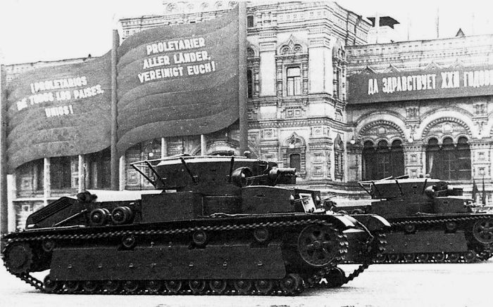 Т-28 во время парада в Москве в 1939 году. /Фото: wikipedia.org