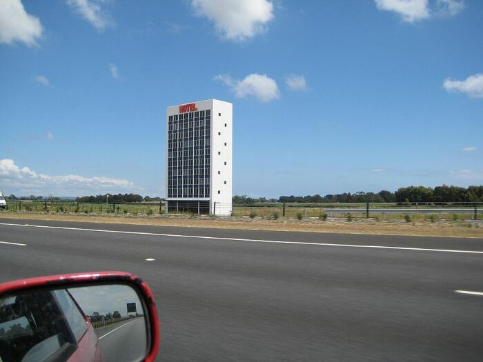 Отель, в который невозможно войти. /Фото: wikipedia.org