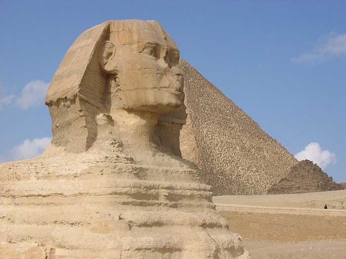 Сфинкс намного старше пирамиды Хеопса. /Фото: wikipedia.org