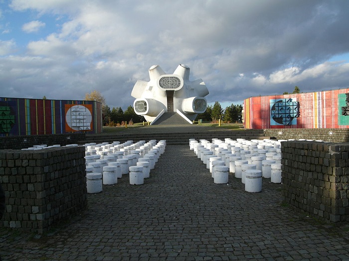 Не самый традиционный монумент для периода правления коммунистов. /Фото: wikipedia.org