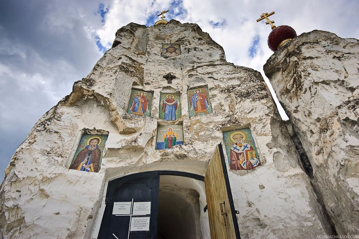Удивительный пример сохранившегося храма в меловой скале. /Фото: liveinternet.ru