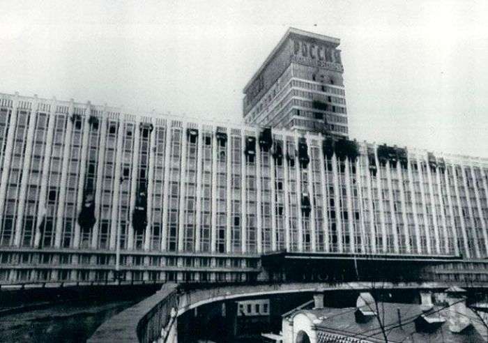 Фасад гостиницы после пожара 1977 года. /Фото: smartnews.ru