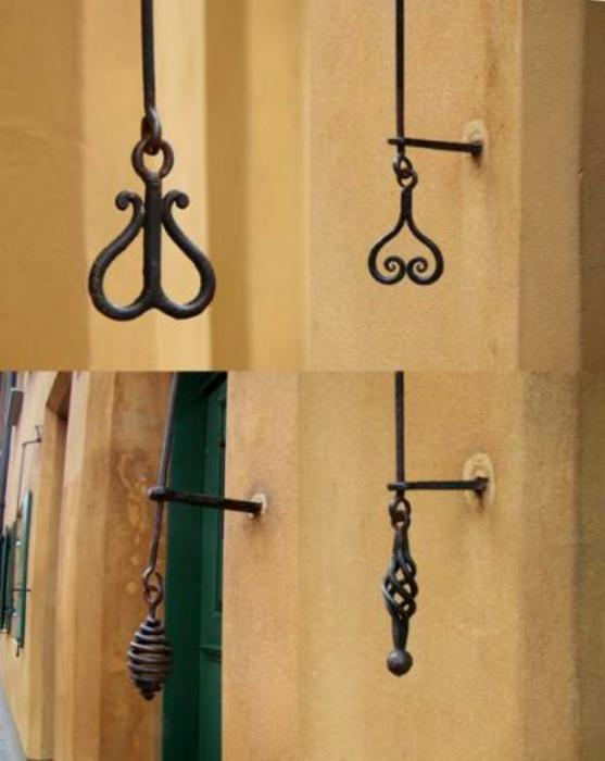 Такие дверные звоночки можно встретить в старинном квартале. /Фото: aussiedlerbote.de