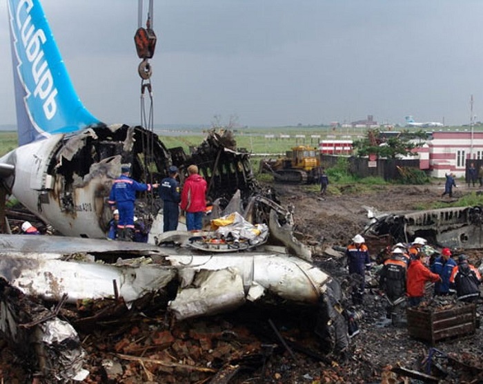 Поисково-спасательные работы на месте катастрофы Airbus А310-324. /Фото: pikabu.ru
