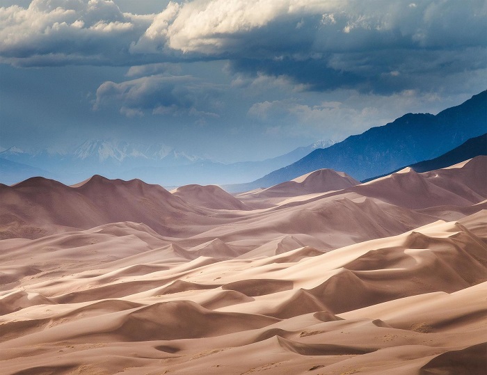 Пустыня Колорадо - место скопления судов в песках. /Фото: pikabu.ru