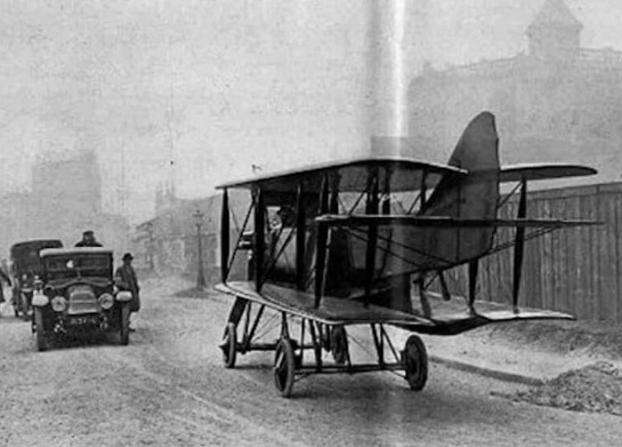 Один из самых первых летающих автомобилей. /Фото: istorik.net