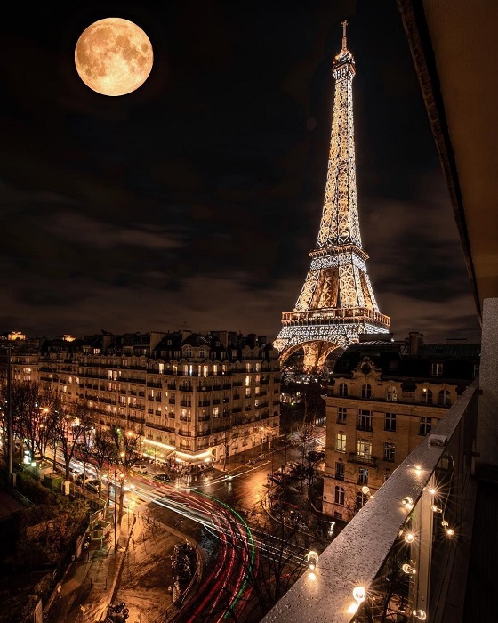Главная парижская башня ночью впечатляет ещё больше. /Фото: gamerwall.pro
