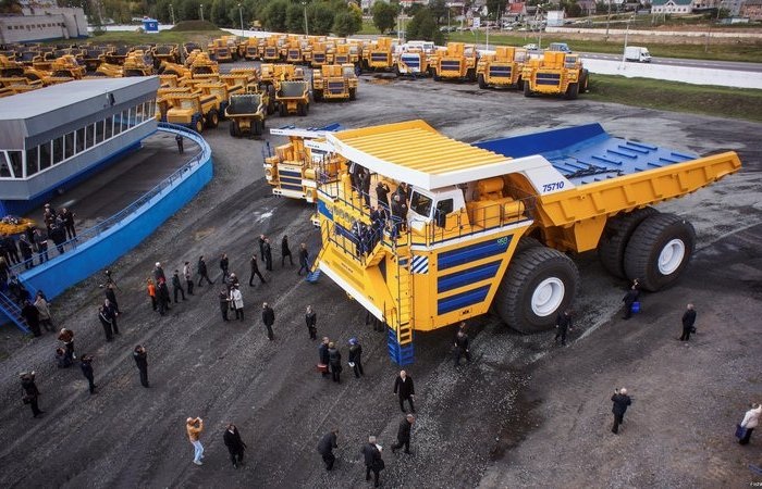 Самый большой в мире самосвал.