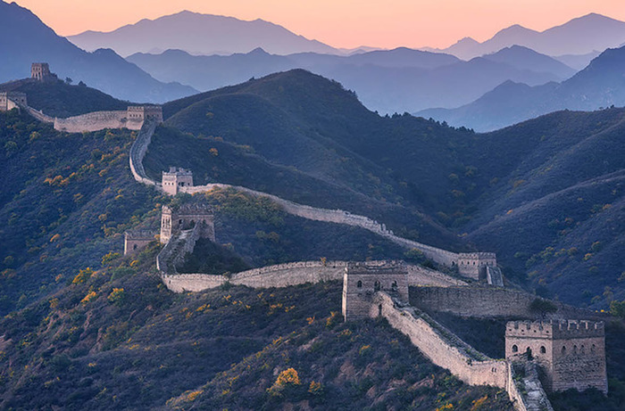 Сплошной стена будет выглядеть только с определённых ракурсов.