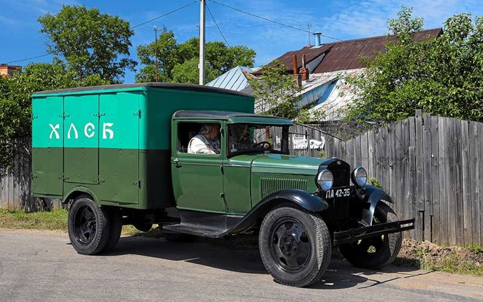 ГАЗ-АА - реальная хлебовозка из послевоенного времени. ГАЗ-АА - реальная хлебовозка из послевоенного времени.