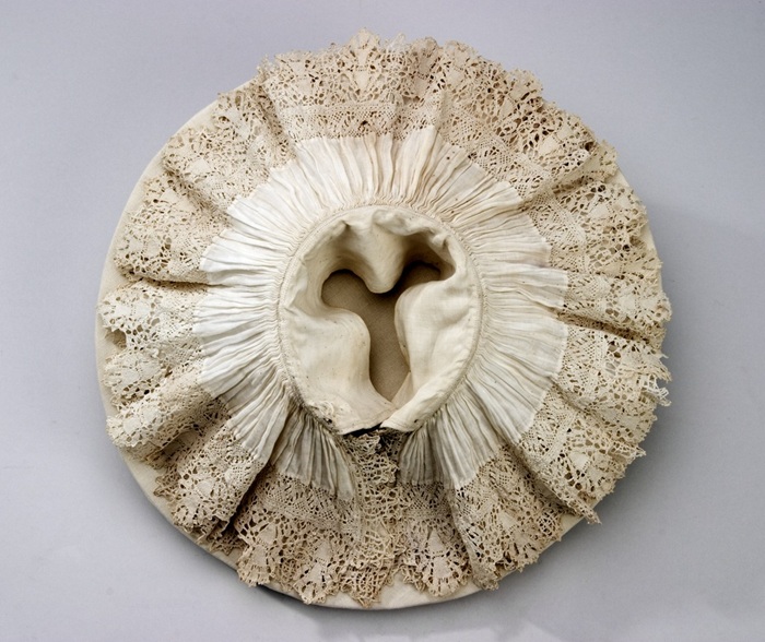 Оригинальный воротник-горгера начала XVII века, современный вид. Оригинальный воротник-горгера начала XVII века, современный вид.