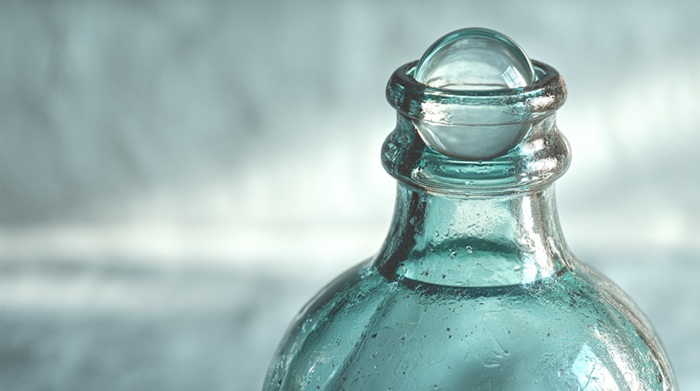 Шарик в бутылках с газировкой использовался до эры жестяных крышек.