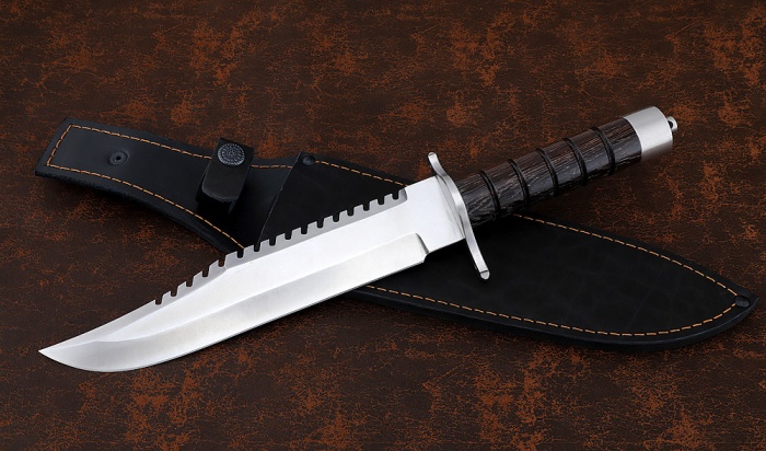 Современная реплика ножа Джона Рэмбо. /Фото: knife-vorsma.ru