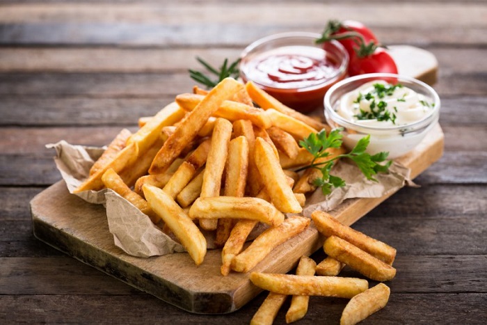 Не хотите кормить организм канцерогенами - откажитесь от картошки фри. /Фото: chefmarket.ru