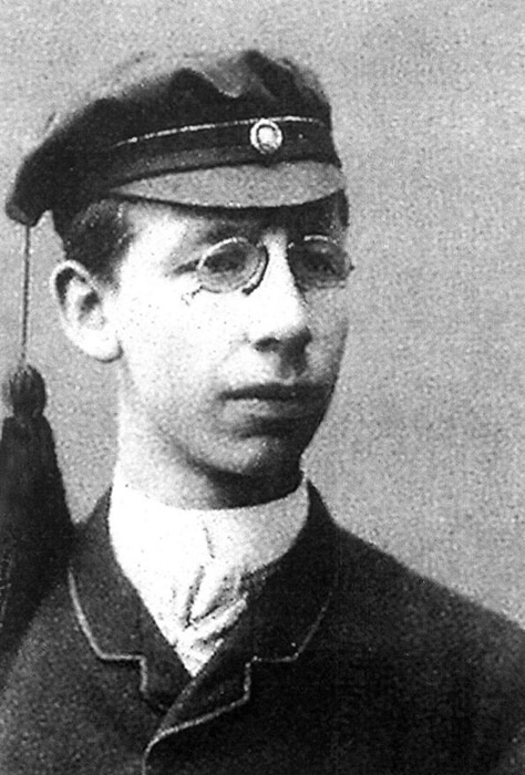 Юхан Волер - норвежский клерк, который изобрёл один из вариантов скрепки.