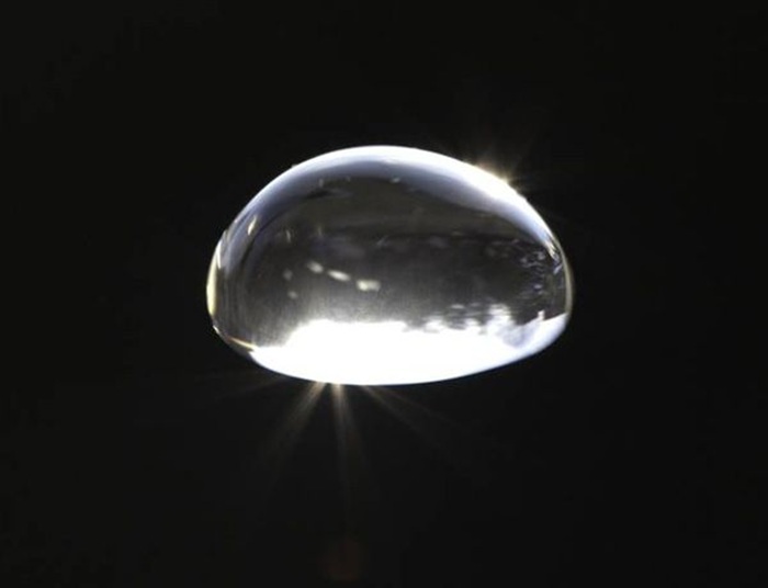 Вот так на самом деле выглядит дождевая капля в полёте. /Фото: in.pinterest.com Вот так на самом деле выглядит дождевая капля в полёте. /Фото: in.pinterest.com