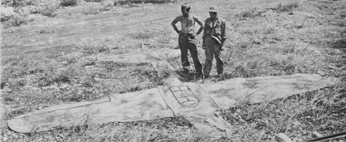 Изображение японского самолёта на земле, найденное американской армией в 1945 г. /Фото: livejournal.com