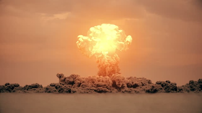 Взорвать ядерные бомбы на полюсах предлагалось, чтобы озеленить планету. /Фото: istockphoto.com
